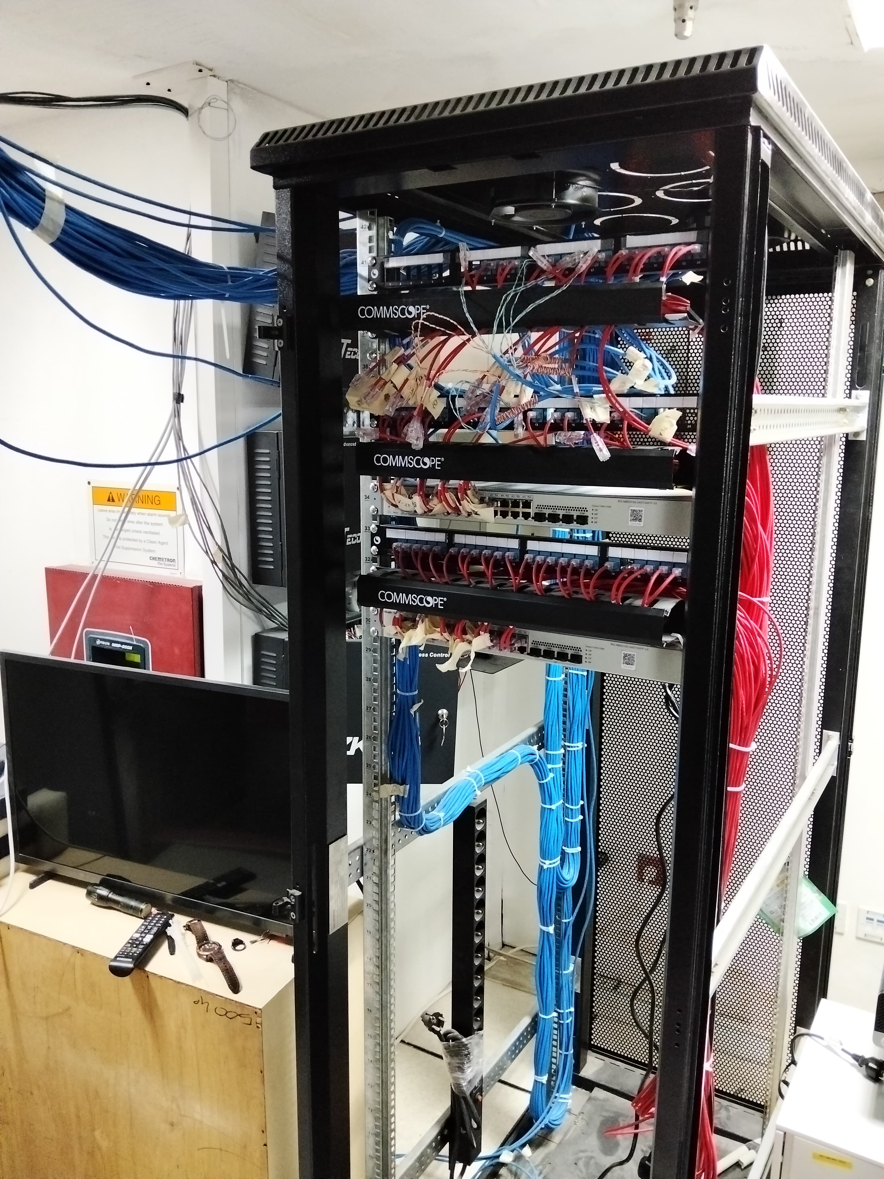 Penataan ulang ruang server