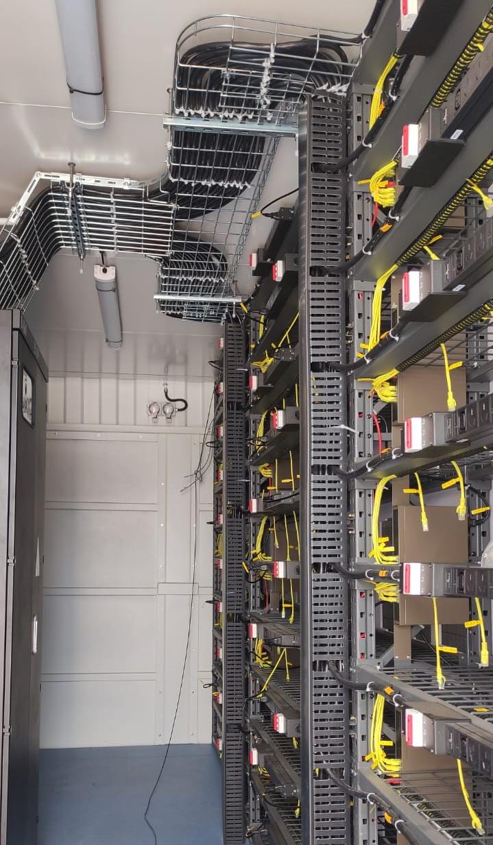 Jaringan, daya, dan keamanan untuk fasilitas crypto mine