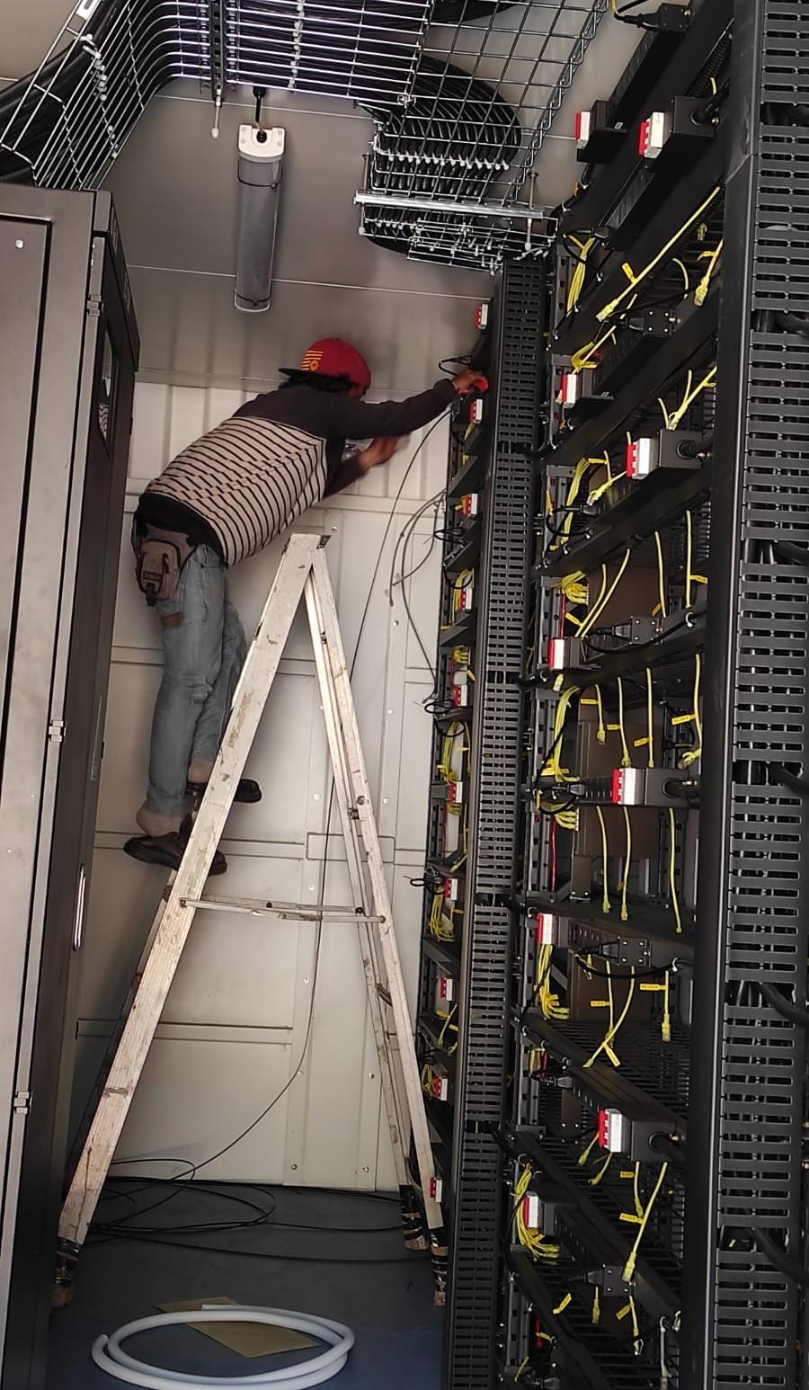 Jaringan, daya, dan keamanan untuk fasilitas crypto mine — 1
