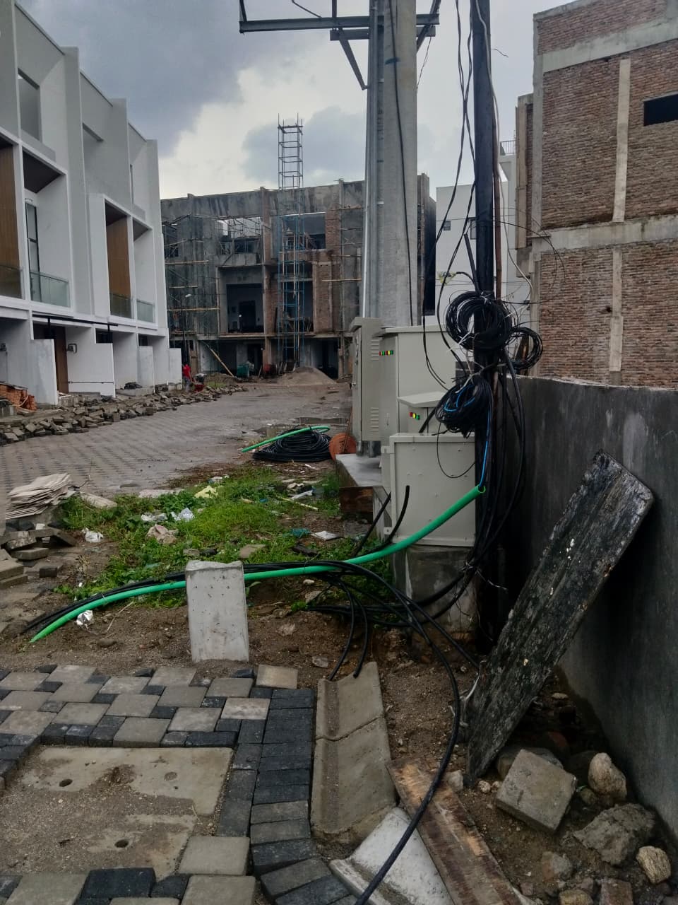 Penarikan fiber optic bawah tanah untuk ISP
