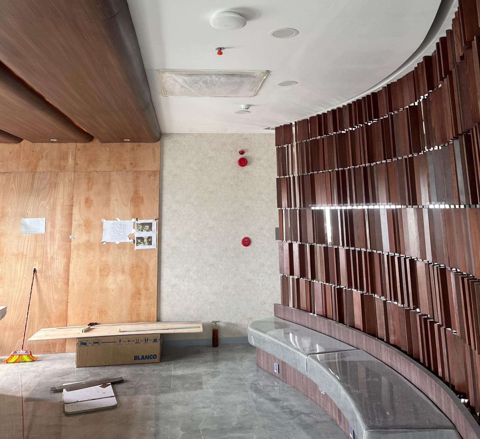 Perencanaan & Implementasi Infrastruktur IT Kantor Hyundai – Lantai 7 — 4